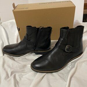 NIB Womens Size 9 M Clarks Black Leather Camzin Loop Ankle Boot Bootie Zip
